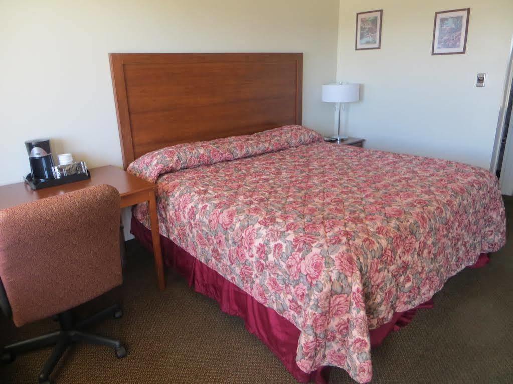 The Lodge At Russell - Russell Inn Екстер'єр фото