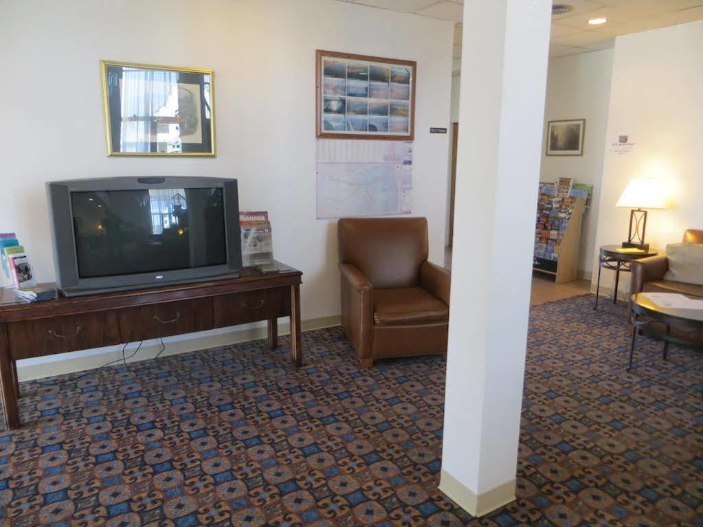 The Lodge At Russell - Russell Inn Екстер'єр фото