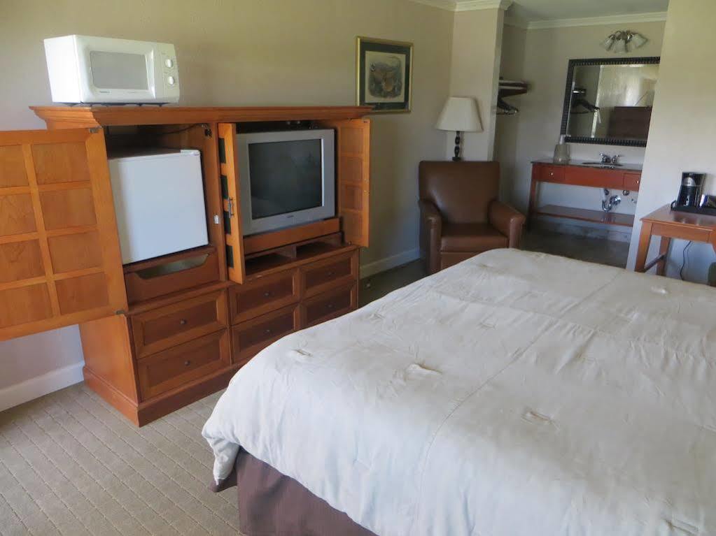 The Lodge At Russell - Russell Inn Екстер'єр фото