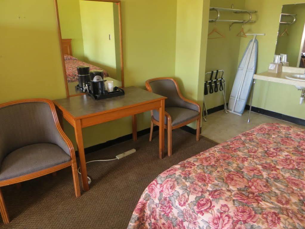 The Lodge At Russell - Russell Inn Екстер'єр фото