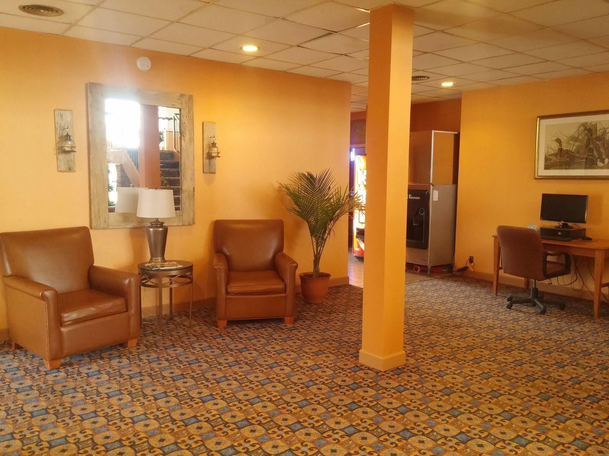 The Lodge At Russell - Russell Inn Екстер'єр фото