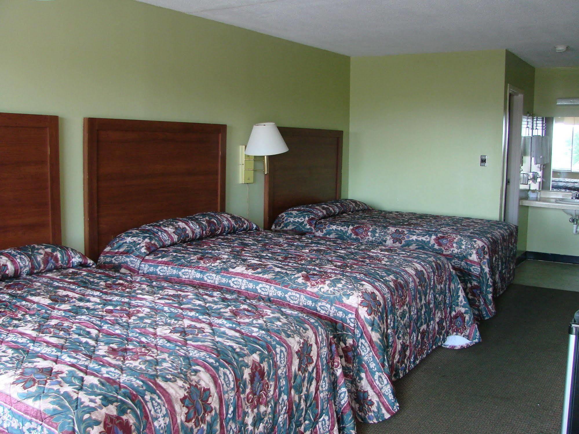 The Lodge At Russell - Russell Inn Екстер'єр фото