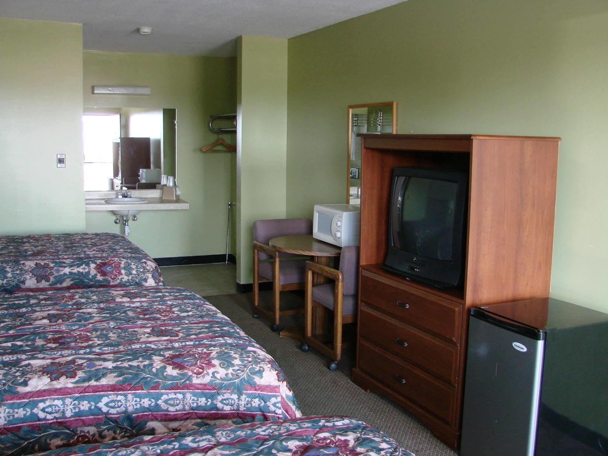 The Lodge At Russell - Russell Inn Екстер'єр фото